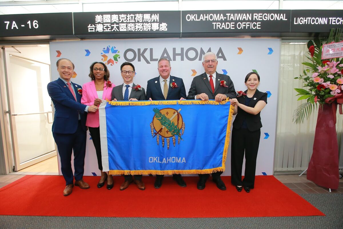 Pro Tem Paxton and Senator Pederson (middle) celebrate the opening of the Taiwan Regional Trade office with Taiwanese officials in Taipei, Taiwan.