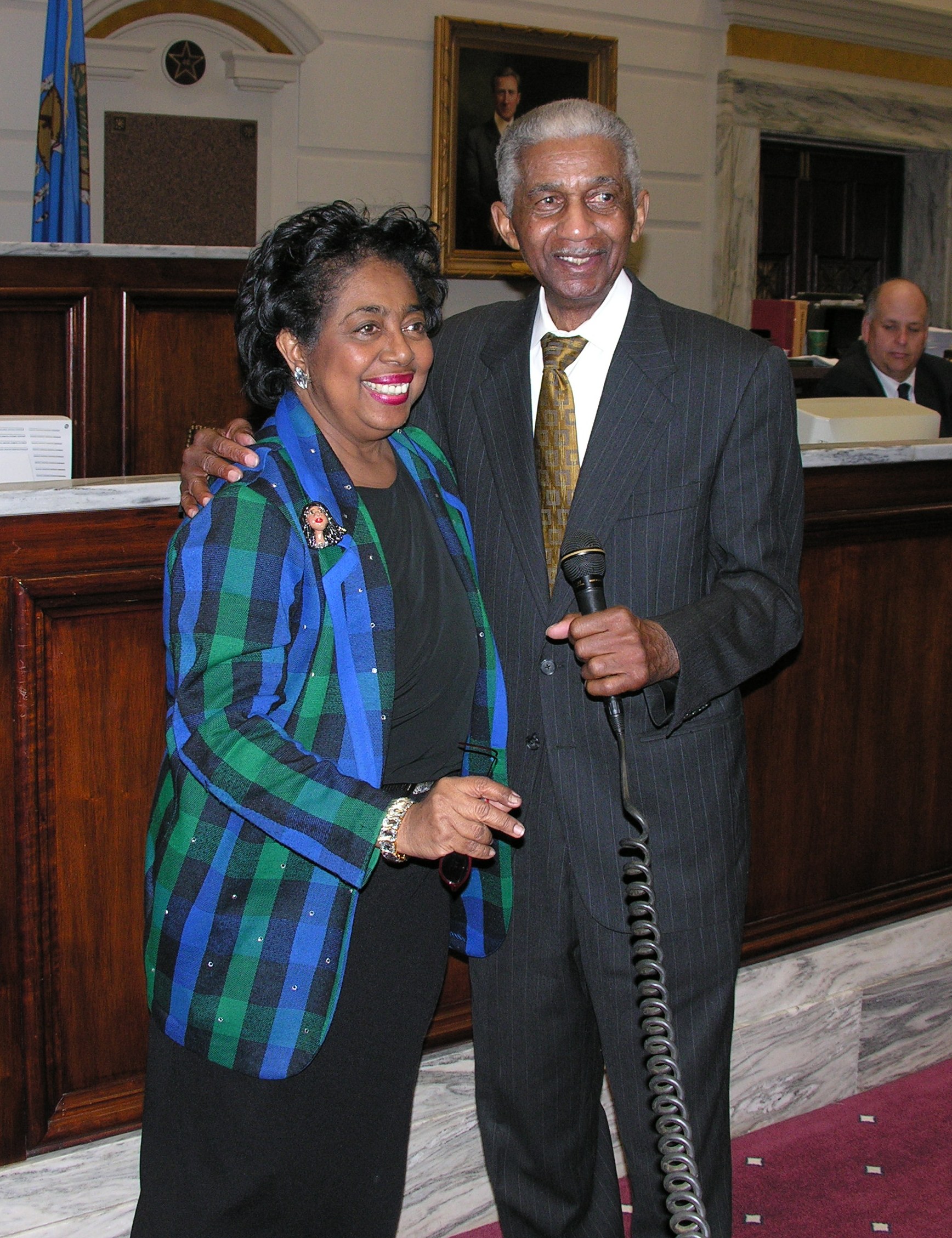 Sen. Eason McIntyre introduces Marques Haynes on Senate floor.