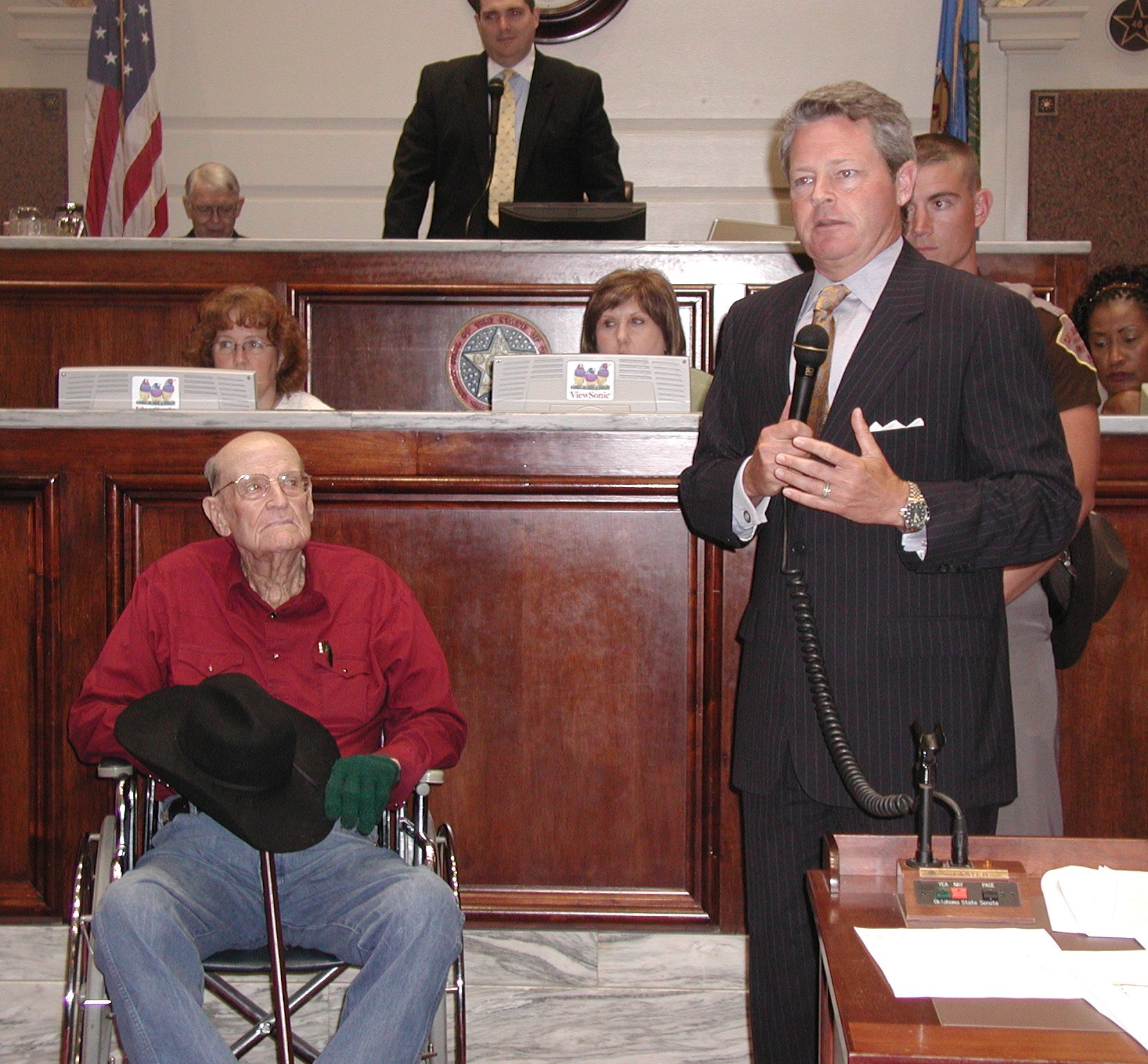 Sen. Jeff Rabon honors career of one of state's first Highway Patrolmen