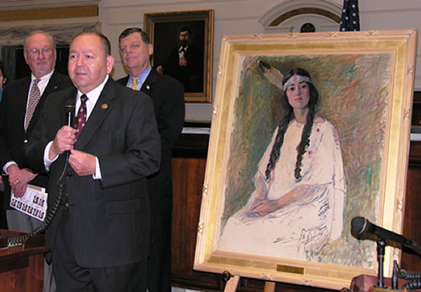 Chickasaw Gov. Bill Anoatubby talks to the Senate about Chickasaw and Oklahoma treasure  Te Ata alongside her great nephew Congressman Tom Cole and former State Sen. Charles Ford.