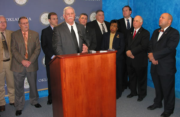 Joined by members of both the House and Senate Democratic Caucuses, Sen. Earl Garrison  discussed his bill to end the legislative session early in order to save the state money. 