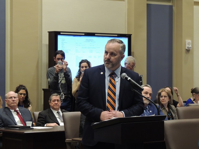 Senate Pro Tem Treat debates for SB 195.